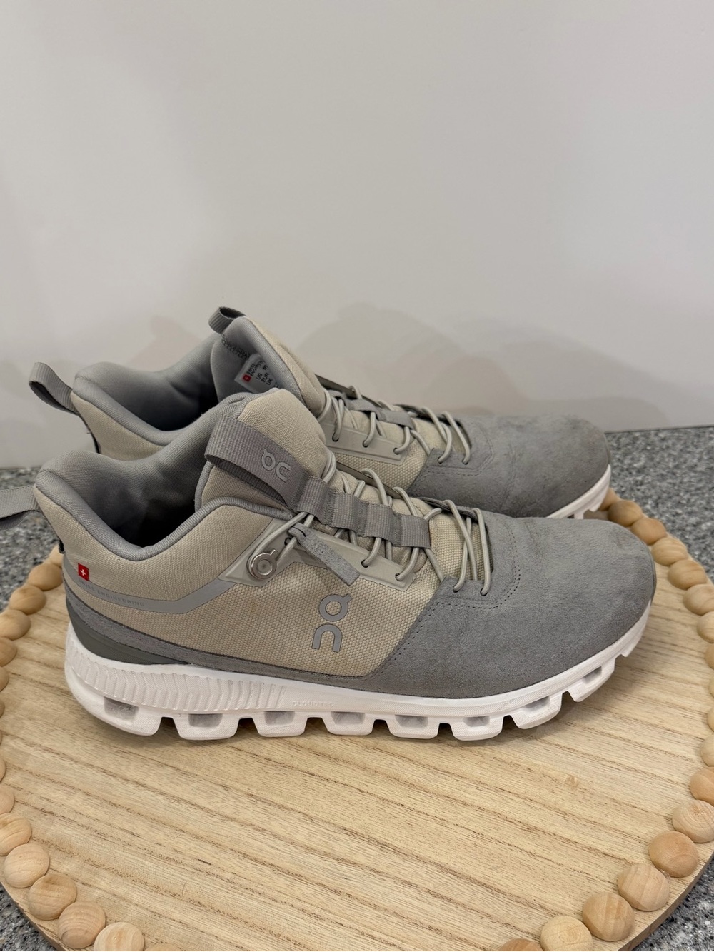 On Cloud Hi Glacier/Grey Women’s 9.5 High Top Sneakers